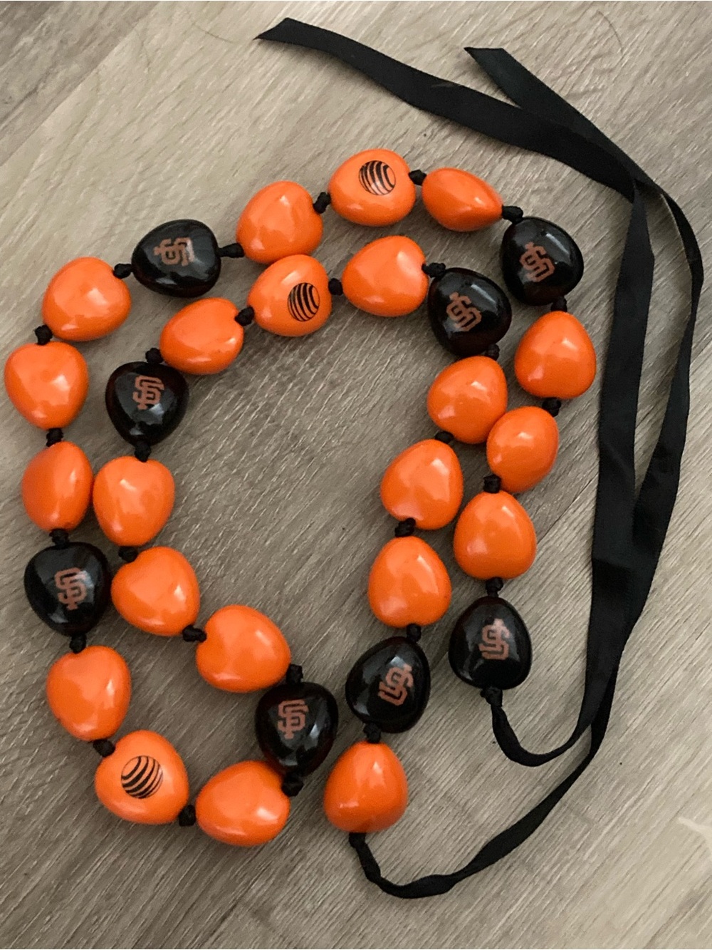 San Francisco Giants Heart Kukui Nut Bead Necklace - AT&T Stadium
